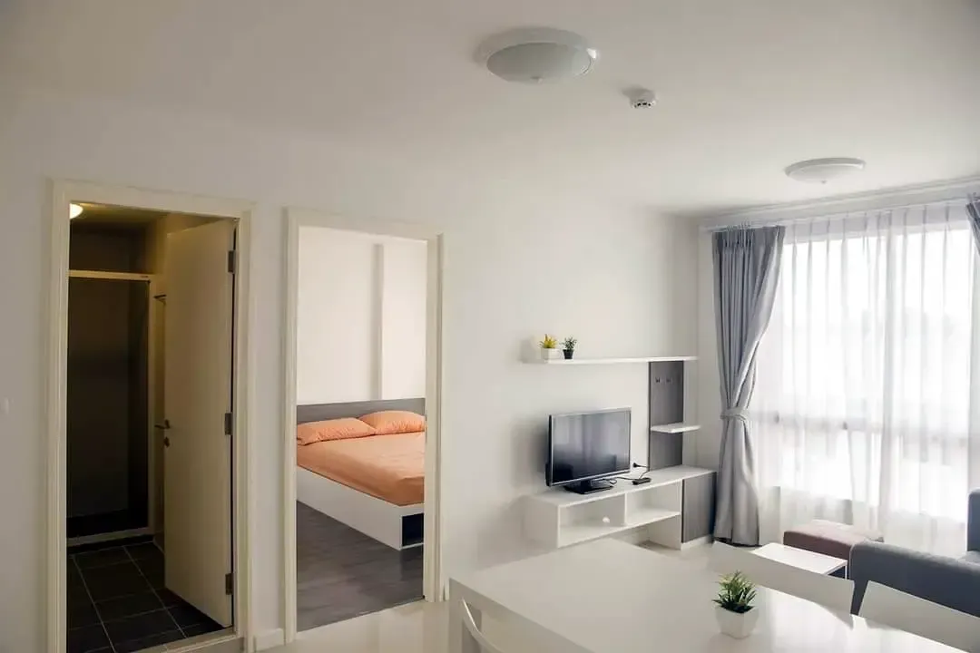 One-Bedroom Apartment with Pool View